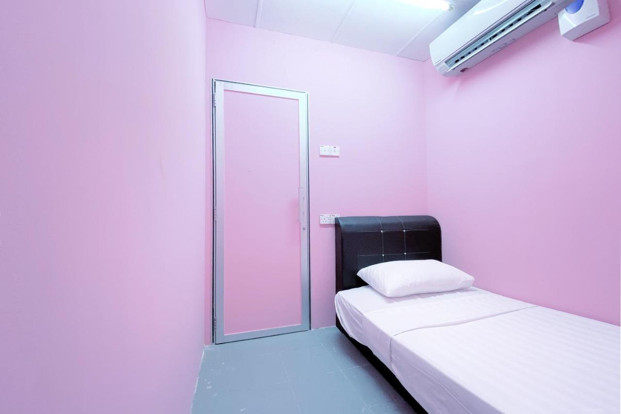 Spot On 90123 Rainbow Guest House George Town Exterior foto