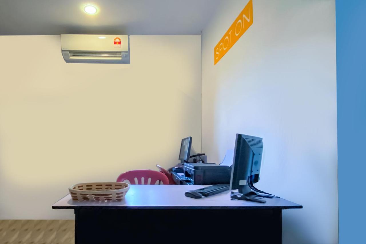Spot On 90123 Rainbow Guest House George Town Exterior foto
